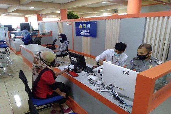 Foto ilustrasi Samsat. Ini syarat diskon di pemutihan pajak kendaraan 2023.