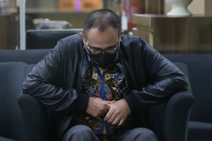 Ayah Mario Dandy, Rafael Alun Trisambodo memberikan klarifikasi atas kepemilikan Jeep Rubicon yang viral.
