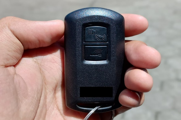 Ilustrasi remote keyless, baiknya matikan remote saat motor tidak dipakai supaya aki tidak tekor
