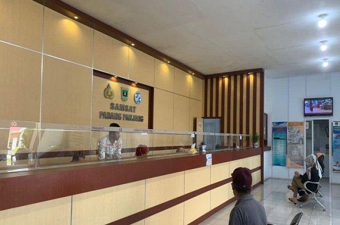 Terdapat diskon dan keuntungan lain dengan adanya pemutihan pajak 2023, awas motor jadi bodong kalau dicuekin.