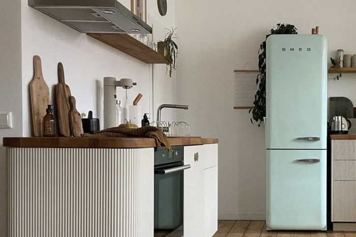 Foto dapur kecil yang jadi favorit berkat pemakaian enam perabot ini.