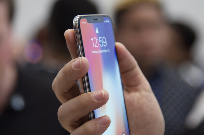 Ilustrasi harga HP second iPhone X per bulan Maret 2023.