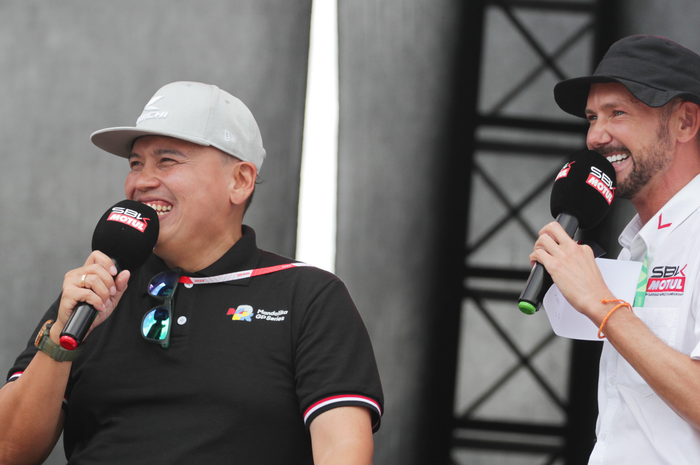 Michael Hill (kanan) alami kecelakaan tunggal setelah pulang dari sirkuit Mandalika, selepas WSBK Indonesia 2023. 