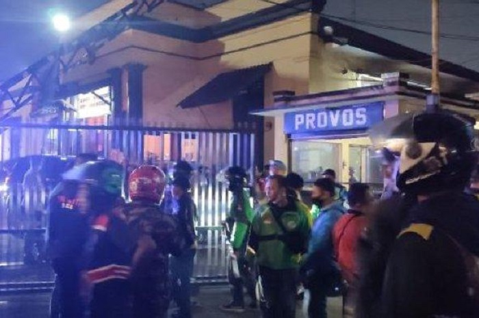 Debt Collector ajak damai driver ojol usai bentrok di Bandung.