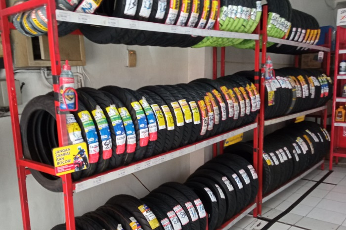 Ilustrasi daftar harga ban motor ring 14 di Planet Ban.