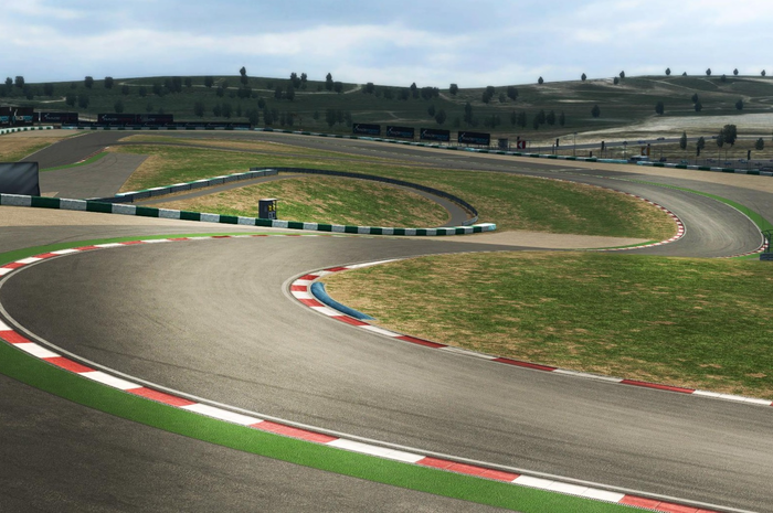 Sirkuit Portimao diminta melakukan renovasi pada bagian gravel di area run safe karena menggunakan kerikil tajam, sebelum MotoGP Portugal 2023 dimulai. 