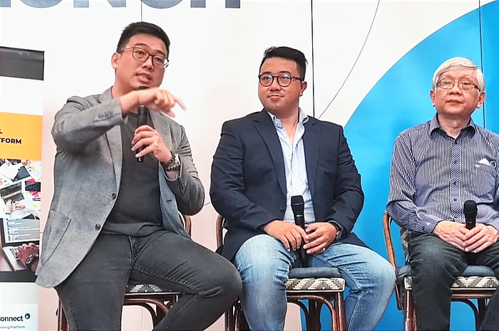 (kanan) CTO GDP Venture, On Lee, dalam diskusi panel bertajuk 