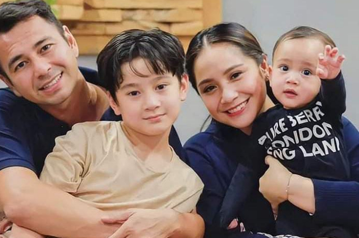 Rafathar bersama Raffi Ahmad, Nagita Slavina, dan Rayyanza