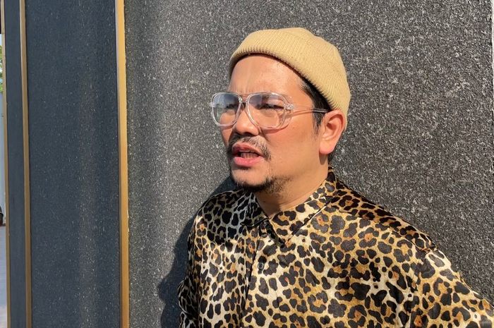 Mengeluh mata kirinya perih dan gatal, Indra Bekti dilarikan ke rumah sakit lagi