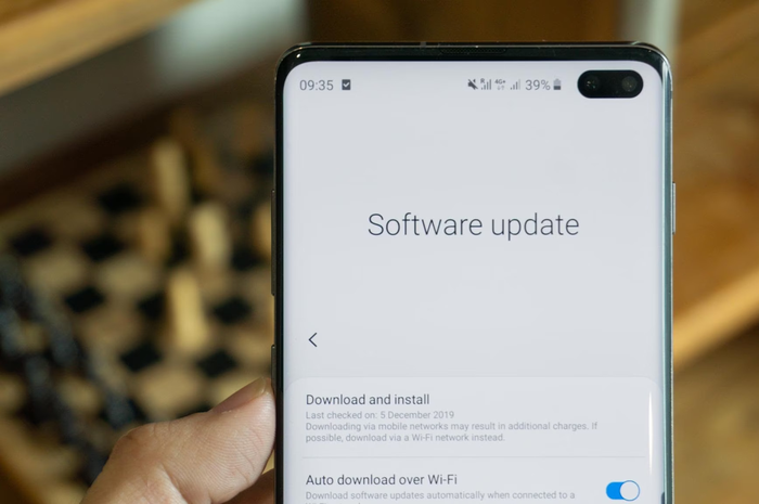 Ilustrasi update keamanan di HP Samsung