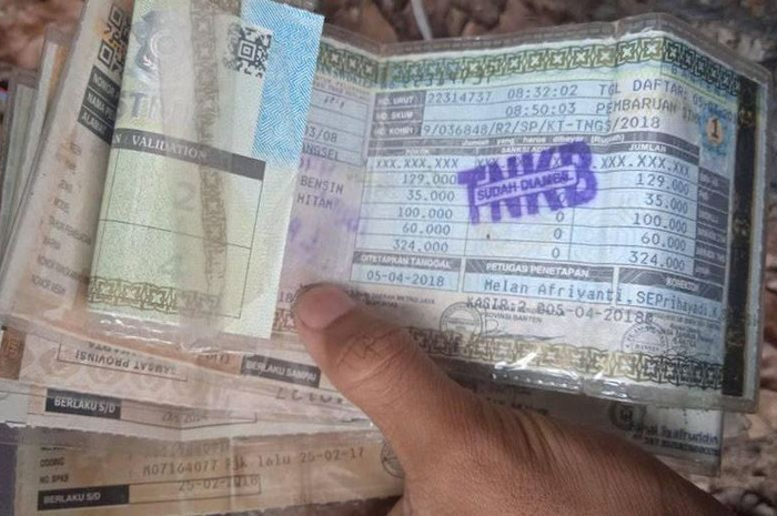 Ilustrasi STNK. Ada diskon 50 persen saat bayar pajak di pemutihan pajak 2023 khsusus Provinsi Sumbar.