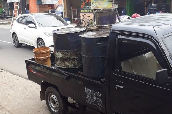 Pengepul oli bekas mendatangi setiap bengkel motor, lokasi peredaran oli palsu diungkap Ketua Umum Aspelindi, Sigit Pranowo.