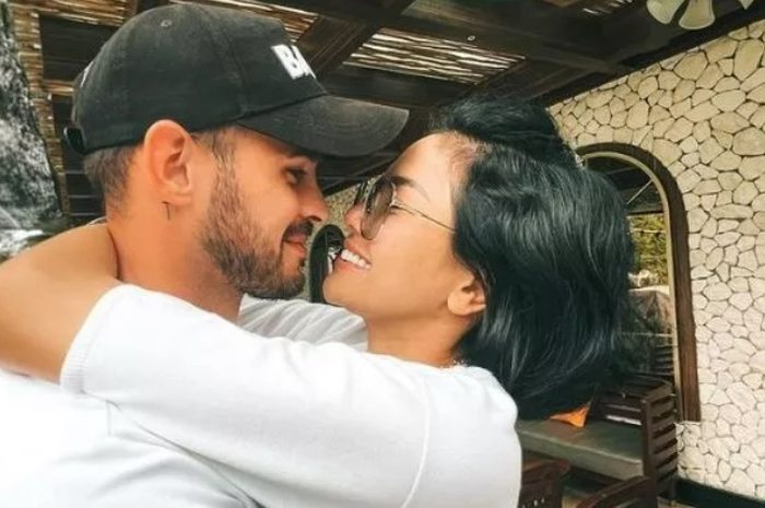  Nikita Mirzani dan Antonio Dedola
