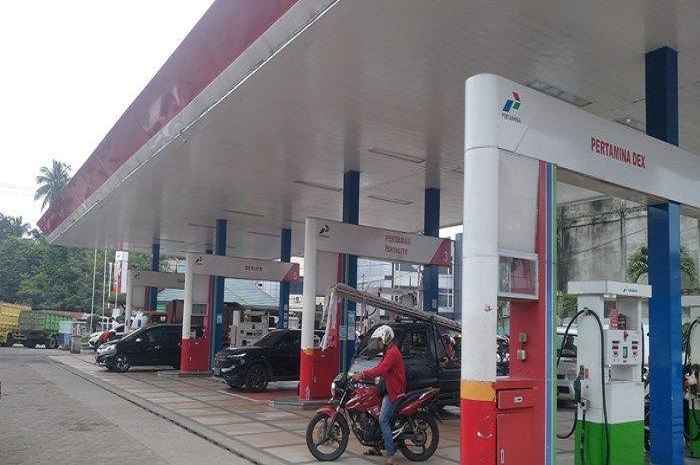 Foto ilustrasi SPBU. Harga BBM Pertamina ada yang turun sampai Rp 800 per liter di bulan ini.
