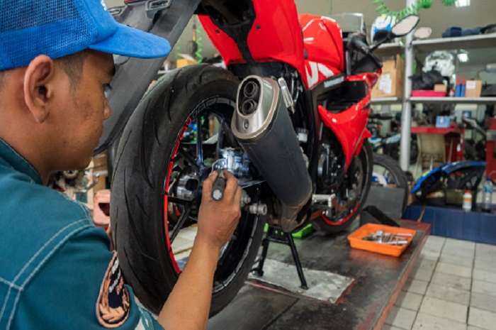 Foto ilustrasi servis. Yuk manfaatkan quality update khusus untuk pemilik motor Suzuki ini.