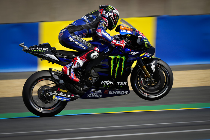 Mulai kehabisan akal akan performa M1 2023. Fabio Quartararo minta Yamaha kembali gunakan motor tahun 2021 yang kompetitif. 