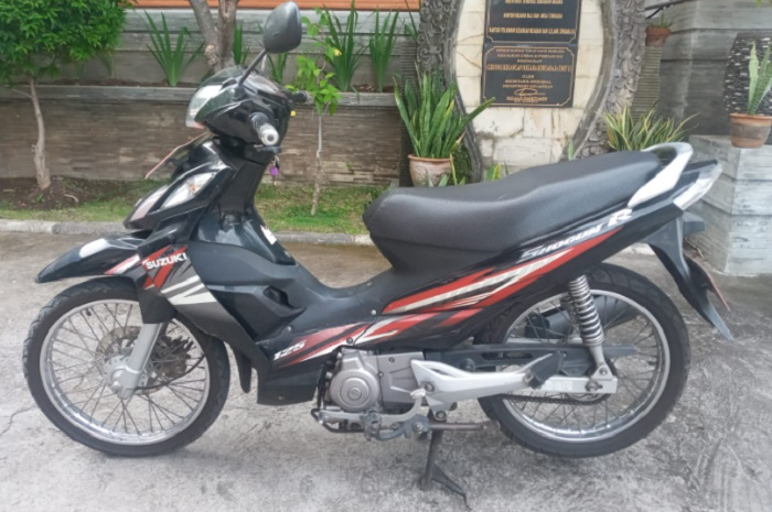 Motor murah Suzuki Shogun kondisi mulus dilengkapi STNK dan BPKB buka harga Rp 2,6 juta.