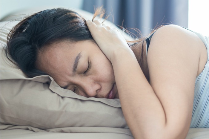 Cara tidur di tempat berisik