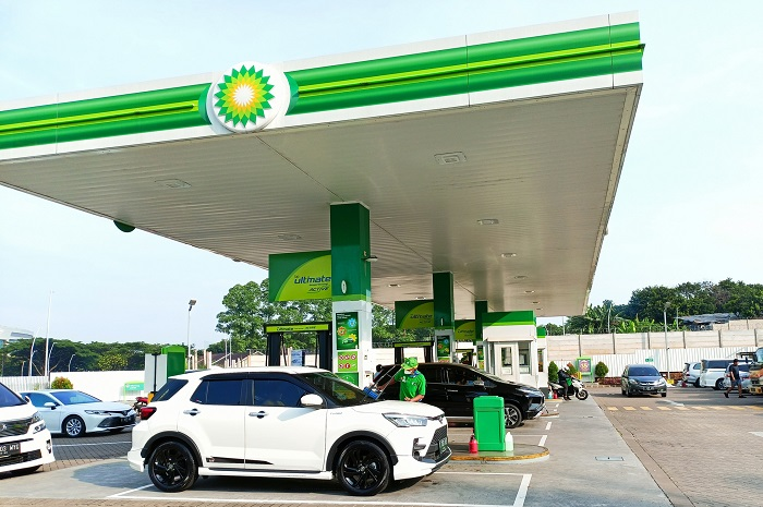 Kabar gembira, beli bensin bp Ultimate dari bp-AKR bisa gratis 2 liter.