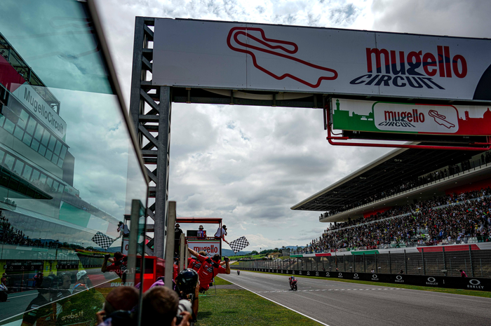Banyak pembalap Italia di MotoGP, tapi jarang yang bisa memenangkan MotoGP Italia di Mugello, termasuk murid Valentino Rossi. 