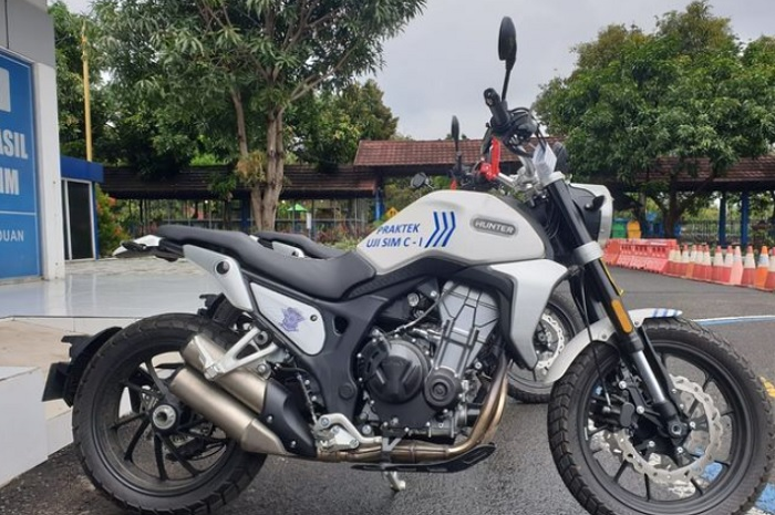Motor Hunter Scrambler 500 disiapkan sebagai kendaraan untuk praktek uji SIM CI dan C2.
