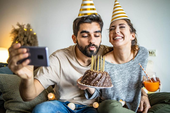 Ilustrasi pacar ulang tahun