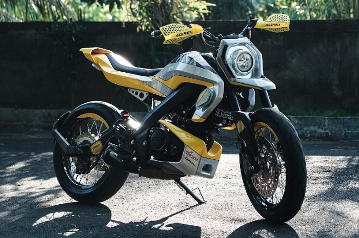 Gaya supermoto, modifikasi motor Yamaha XSR 155 tambah ganteng.
