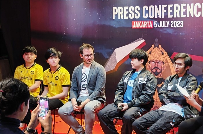 Konferensi pers menyambut final ESL Snapdragon Pro Series S3 bersama dengan ONIC Esports dan EVOS Legend.