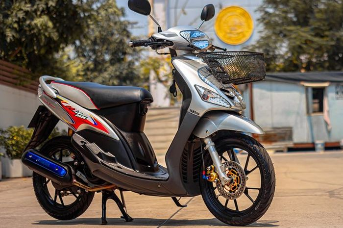 Modifikasi motor Yamaha Mio lawas bergaya Vietnam Look.
