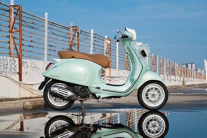 Modifikasi motor Vespa Primavera pakai pelek SOCA R-AC terbaru.