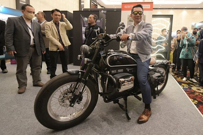Ridwan Kamil perancang motor listrik RKG 500 bergaya bobber mirip motor klasik BMW R27.