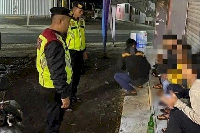Jam malam di Garut, Jabar mulai diberlakukan untuk menghindari aktivitas geng motor remaja. 
