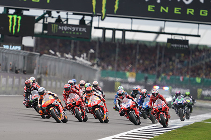 Kawasan National Pits jadi langgangan pembalap start di MotoGP Inggris dari 2022 dan sebelumnya, musim ini pindah lokasi start ke tempat start biasa dipakai F1