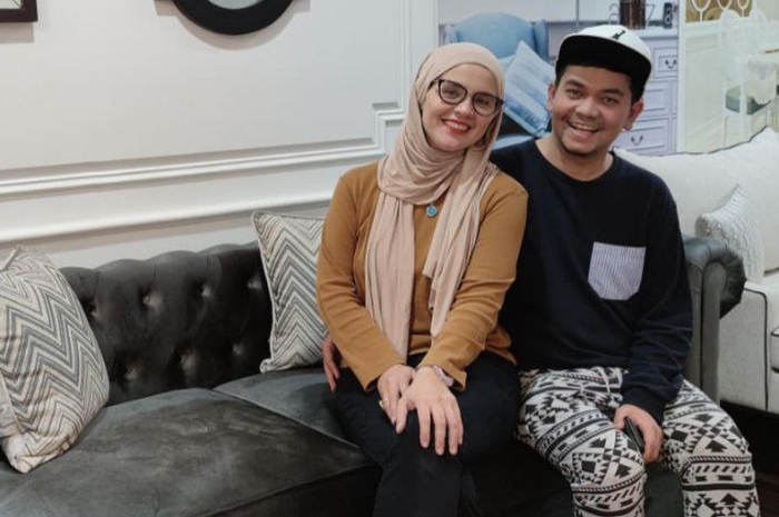 Indra Bekti mengaku bahagia lantaran ditemani oleh mantan istri, Aldilla Jelita, saat menjalani operasi sinusitis.