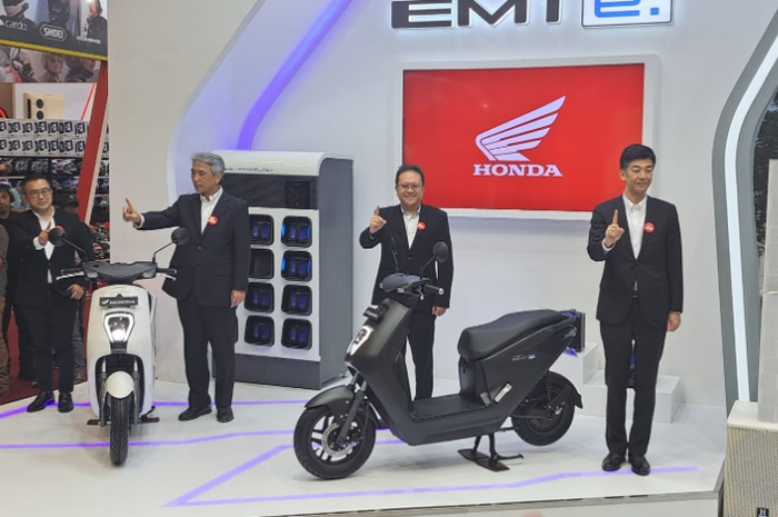 PT AHM akhirnya resmi meluncurkan motor listrik EM1 e di GIIAS 2023.