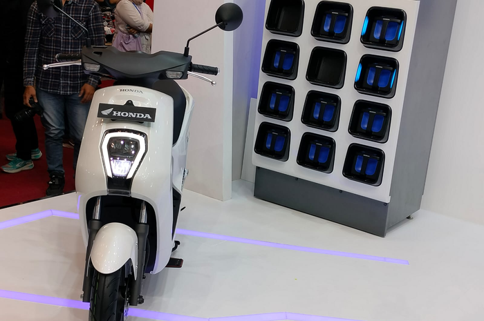 Foto ilustrasi. Harga motor listrik Honda EM1 e: Rp 40 juta atau lebih, ngecas baterai cepat?