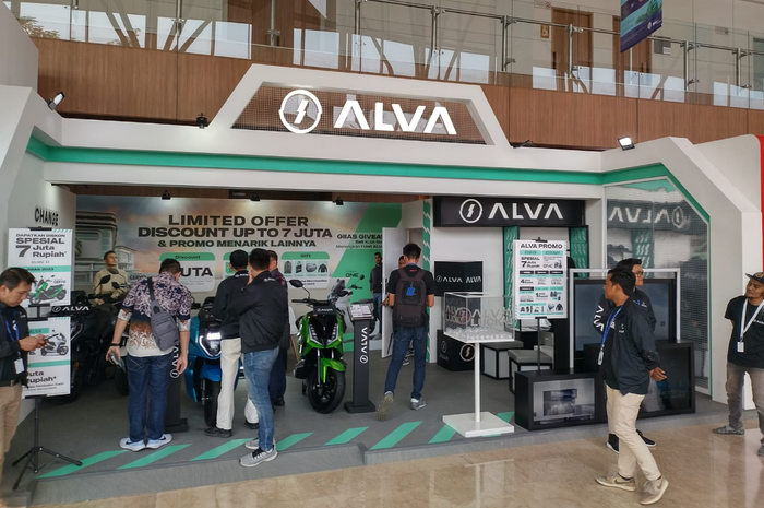 Booth motor listrik Alva di GIIAS 2023