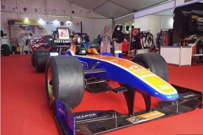 UMKM Nasional Expo 2023 berlangsung sejak tanggal 10 - 13 Agustus 2023, ada booth mobil F1 milik Rio Haryanto.