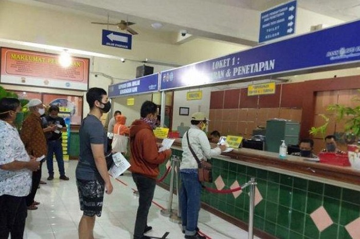 Ilustrasi bayar pajak kendaraan ikut program pemutihan sebelum berakhir Agustus 2023.