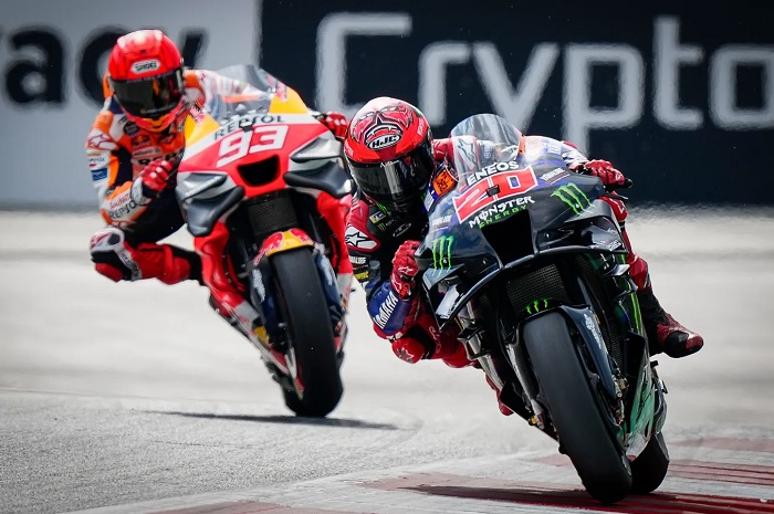 Marc Marquez (kiri) dan Fabio Quartararo (kanan) di sesi practice MotoGP Austria 2023.