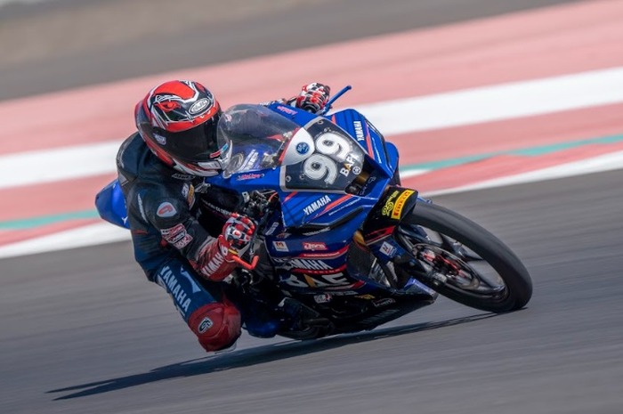 Galang Hendra juara di kelas R25 Pro balap Yamaha Sunday Race 2023 yang digelar di Sirkuit Mandalika.