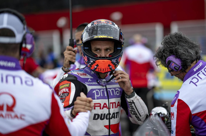 Johann Zarco resmi bergabung dengan LCR Honda Castrol. Lini pembalap MotoGP 2024 semakin lengkap. 