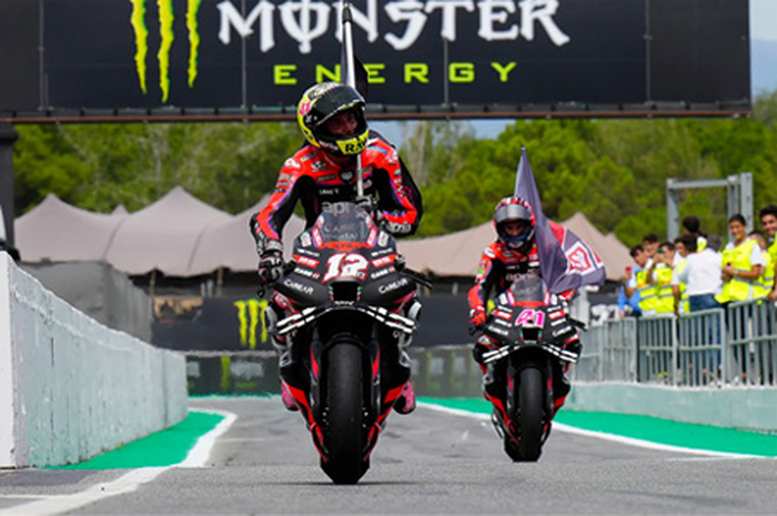 Aleix Espargaro menang MotoGP Catalunya di atas motor MotoGP Aprilia RS-GP ternyata belum sukses tumbangkan dominasi motor inline-4