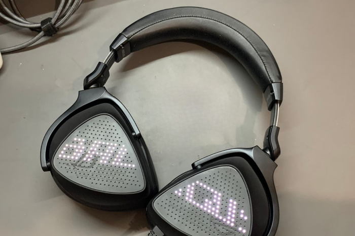 Headset gaming dengan LED dinamis, ASUS ROG Delta S Animate