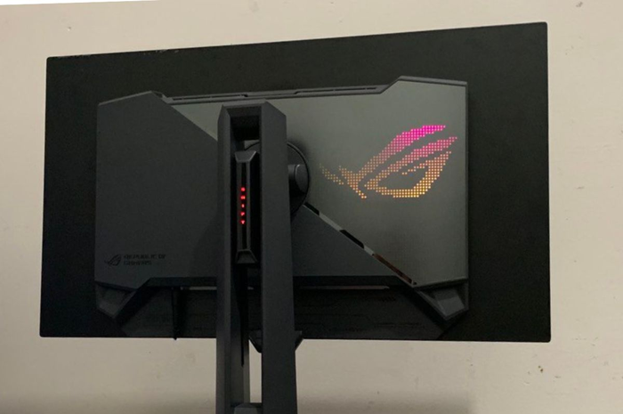 ASUS ROG Swift PG27AQDM menawarkan performa gaming dengan panel OLED yang memiliki kontras tinggi