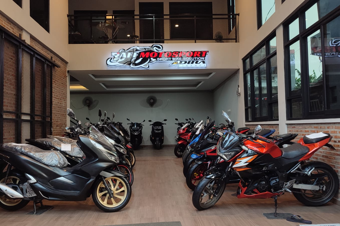 Raff Motosport di Pulo Gebang, Jakarta Timur. Showroom motor bekas ini persilakan pembeli cek rangka motor bekas Honda pakai rangka eSAF.