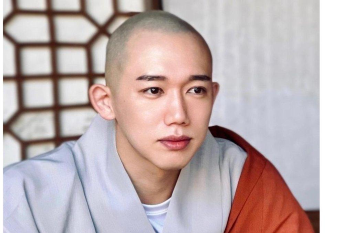 Inilah sosok biksu viral di Korea Selatan, parasnya tampan bak selebriti. 