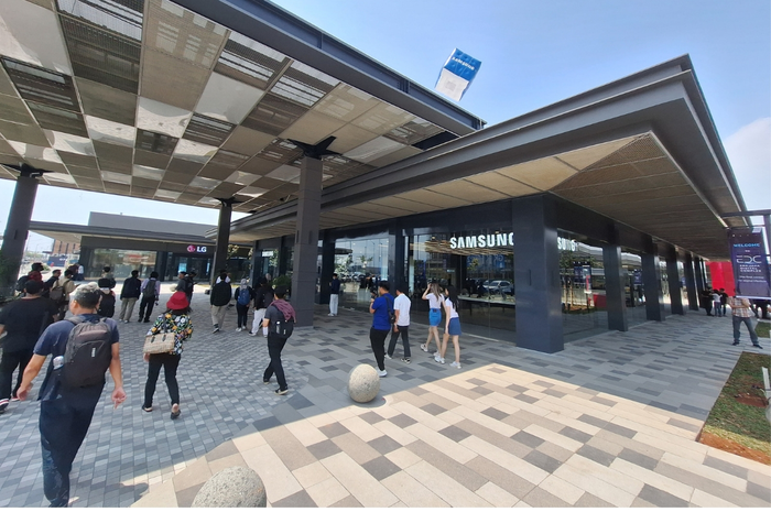 Erajaya DIgital Complex (EDC) sebaga pusat gaya hidup digital di Indonesia akan segera dibuka di PIK 2