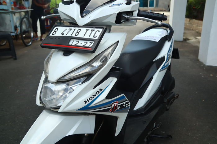 Honda BeAT 2017 belum pakai rangka eSAF, dilelang seharga Rp 7,6 juta dengan panjer Rp 3,8 juta. 