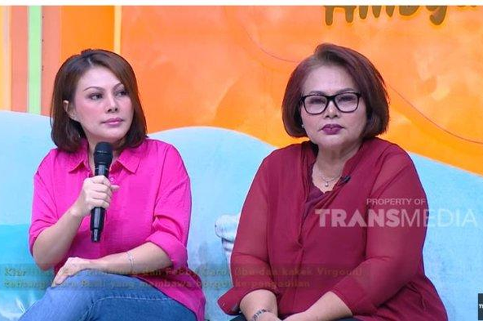 Febby Carol (kiri) dan Eva Manurung (kanan) beri pesan kepada Inara Rusli. 